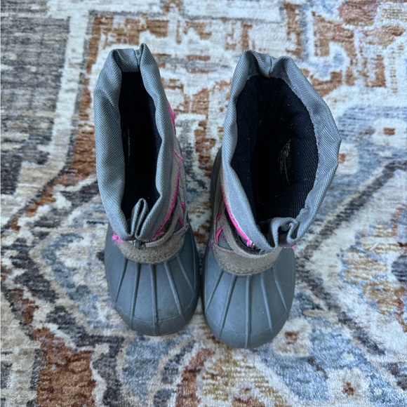 Girls snow boots. Size 8 - Picture 6 of 8